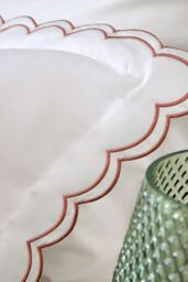 CHRISTY Scallop Edge Cotton Sateen Oxford Pillowcases in Red - thumbnail 2
