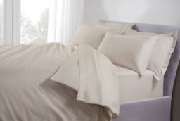 The Linen Consultancy 'TLC 5 Star Hotel Concept' 250TC Cotton Percale Standard Pillowcase 4 Pack in Cream - thumbnail 2