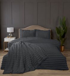 Rapport Home Chunky Ribbed Soft & Cozy Fur Throw (150x200 cm) in Charcoal - Size: 150 cm × 200 cm - thumbnail 2