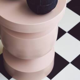 sweeek Metal side table in Pink - thumbnail 4