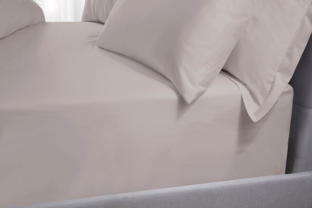 The Linen Consultancy 'TLC 5 Star Hotel Concept' 250TC Cotton Percale Extra Deep Fitted Sheet & Pair of Standard Pillowcases Set - Size: King Fitted - image 1