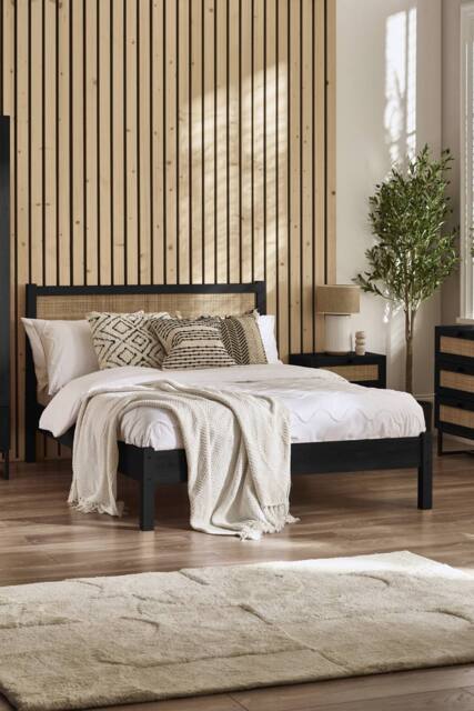 Julian Bowen Padstow Rattan Effect Bed in Black - Size: Double - image 1