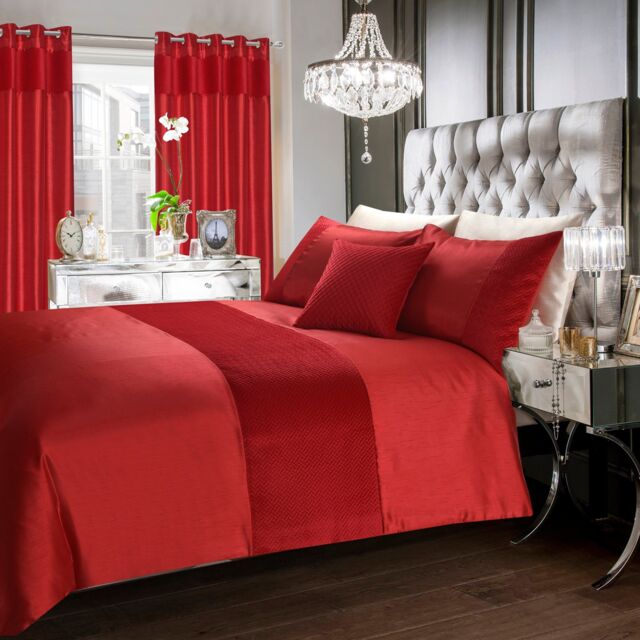 Intimates Pinsonic Geometric Modern Duvet Cover & Pillowcase in Red - Size: Double