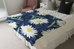 Benjamin Tate Design Daisies On Navy Blanket in Natural - Size: 120 cm x 150 cm - thumbnail 3