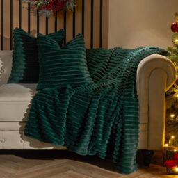OHS Faux Fur Ribbed Fleece Throw Blanket Winter Warm Supersoft in Dark Green - thumbnail 2