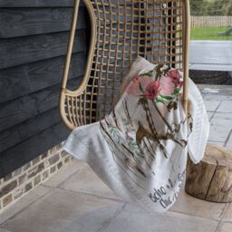 Benjamin Tate Design Horse With Flower Chic Blanket in Natural - Size: 120 cm x 150 cm - thumbnail 4