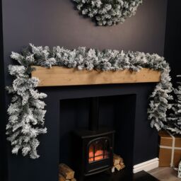 Samuel Alexander 2.7m Green Snow Flocked Christmas Garland with 190 Tips - thumbnail 2