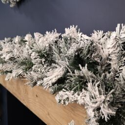 Samuel Alexander 2.7m Green Snow Flocked Christmas Garland with 190 Tips - thumbnail 5