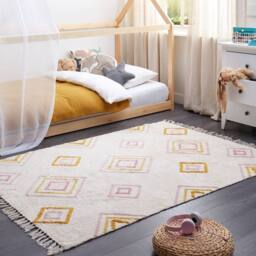 Wyld and Coco Hand Tufted Cotton Rug Off-White Multicoloured Geometric Pattern in White - Size: 140 cm x 200 cm - thumbnail 1