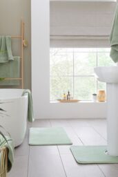 Catherine Lansfield 'Anti Bacterial' Cotton Towels in Pale Green - Size: Bath Sheet - thumbnail 4