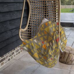 Benjamin Tate Design Yellow Geometric Triangles Blanket in Natural - Size: 120 cm x 150 cm - thumbnail 4