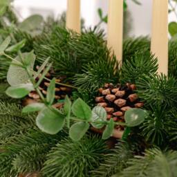 Marco Paul Luxury Candle Holder with Artificial Garland in Green - thumbnail 7