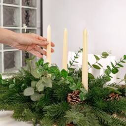 Marco Paul Luxury Candle Holder with Artificial Garland in Green - thumbnail 2