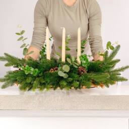Marco Paul Luxury Candle Holder with Artificial Garland in Green - thumbnail 3