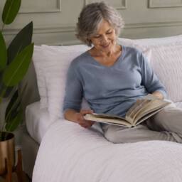 Rapport Home Seersucker Polycotton Luxury Duvet Cover Set with Pillowcase in White - Size: Super King - thumbnail 6