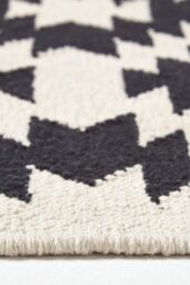 Homescapes Zurich Handwoven Cotton Geometric Pattern Kilim Rug in Black - Size: 120 cm x 170 cm - thumbnail 4