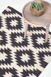 Homescapes Zurich Handwoven Cotton Geometric Pattern Kilim Rug in Black - Size: 120 cm x 170 cm