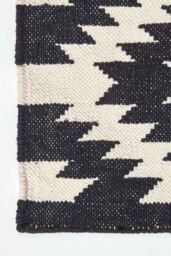 Homescapes Zurich Handwoven Cotton Geometric Pattern Kilim Rug in Black - Size: 120 cm x 170 cm - thumbnail 3