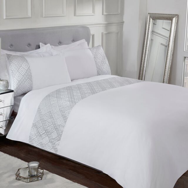 Smart Living 3D Geo Luxury Lurex Jacquard Cuff Panel Duvet Cover With Pillowcases in White - Size: Super King - image 1