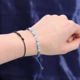 Serenityy Zodiac Crystal Candle with Gemstone Bracelet - Pisces in Blue - thumbnail 3