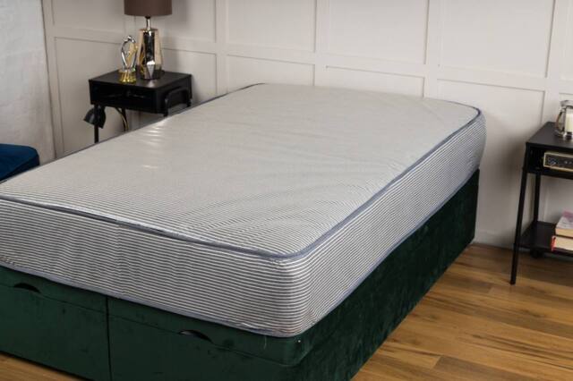 UK Bed Furniture Luxury waterproof Mattress in White - Size: Single - image 1