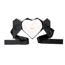 Victoria Green Heart-Shaped Soy Candle - Linen in Beige - thumbnail 7