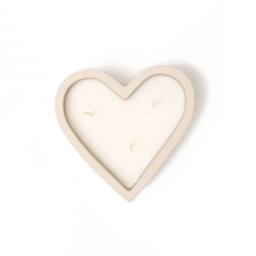 Victoria Green Heart-Shaped Soy Candle - Linen in Beige - thumbnail 3