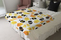 Benjamin Tate Design Autumn Leaves & Halloween Skulls Blanket in Natural - Size: 120 cm x 150 cm - thumbnail 3