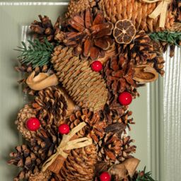 Samuel Alexander 50cm Winter Spice Hanging Christmas Wreath with Pine Cones Red Berries & Dried Fruit in Brown - thumbnail 3