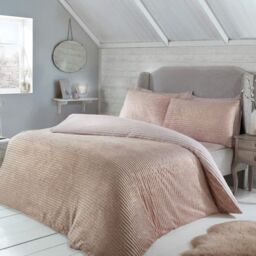 Smart Living Luxurious Reversible Sparkle Ribbed Fleece Duvet Cover with Pillowcases in Pink - Size: King