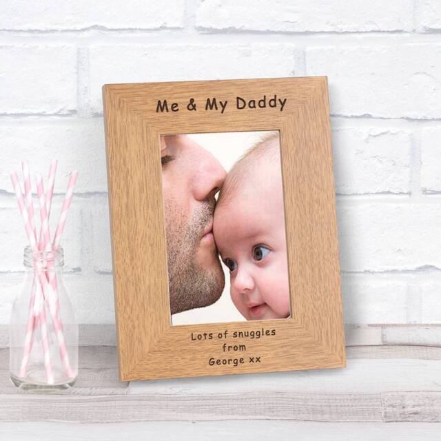 Uniqueful Personalised Me My Daddy Wood Picture Frame 6x4 Fathers Day Dad in Brown - Size: 1 Pack - image 1