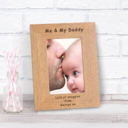 Uniqueful Personalised Me My Daddy Wood Picture Frame 6x4 Fathers Day Dad in Brown - Size: 1 Pack - thumbnail 1