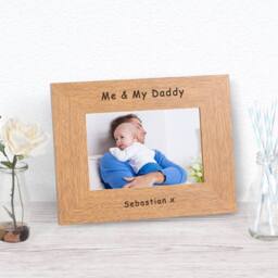 Uniqueful Personalised Me My Daddy Wood Picture Frame 6x4 Fathers Day Dad in Brown - Size: 1 Pack - thumbnail 3
