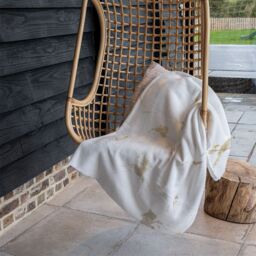 Benjamin Tate Design Gold Marble Blanket in Natural - Size: 120 cm x 150 cm - thumbnail 4