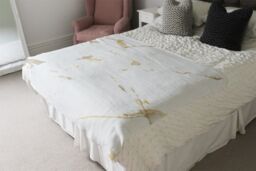 Benjamin Tate Design Gold Marble Blanket in Natural - Size: 120 cm x 150 cm - thumbnail 3
