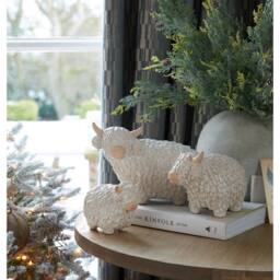 Lemon Pavilion Furniture and Decor Large Alora Highland Cow Christmas Decoration - L12xW24xH17 cm - White - thumbnail 4