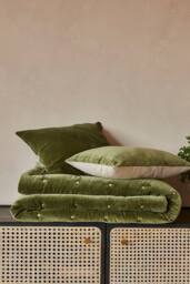 CHRISTY Luxury Quilted Velvet 'Jaipur' Throw in Olive - Size: 140 cm x 200 cm