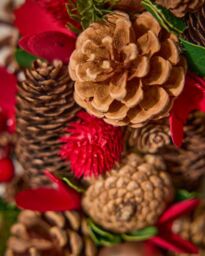 Dibor Giant Canterbury Xmas Decor Front Door Wreath Christmas Wreath 50cm in Red - thumbnail 3