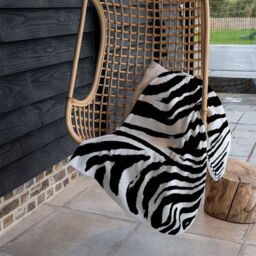 Benjamin Tate Design Zebra Stripes Print Blanket in Natural - Size: 120 cm x 150 cm - thumbnail 4