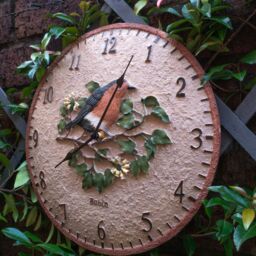 mysmartbuy Robin Bird Design Indoor or Outdoor Clock - Battery Powered Weather Resistant Wall Fence Clock for Home or Garden - 30cm Diameter - thumbnail 4
