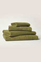 Homescapes Combed Egyptian Cotton Set of 2 Face Cloths 700 GSM in Green - thumbnail 2