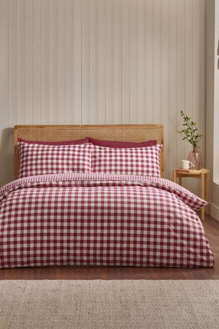 Catherine Lansfield Brushed Gingham Check Reversible Duvet Cover Set in Burgundy - Size: Single - image 1
