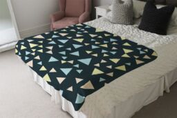 Benjamin Tate Design Yellow & Blue Triangles Blanket in Natural - Size: 120 cm x 150 cm - thumbnail 3