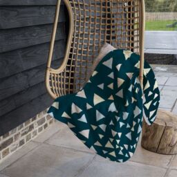 Benjamin Tate Design Yellow & Blue Triangles Blanket in Natural - Size: 120 cm x 150 cm - thumbnail 4