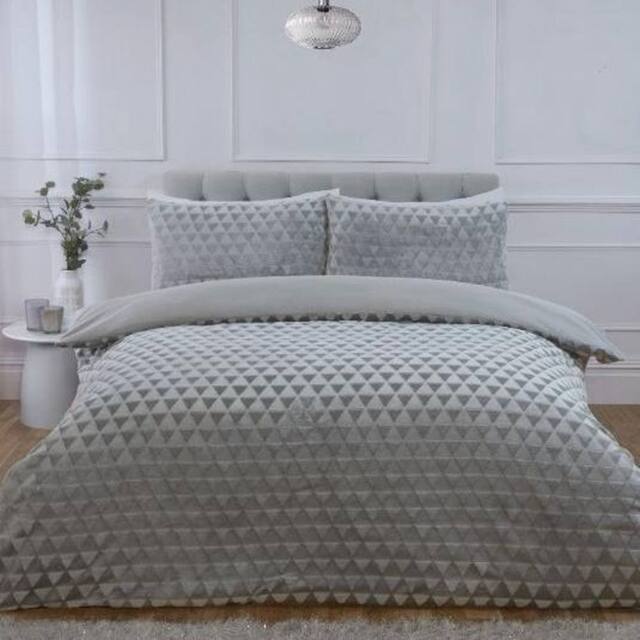 Rapport Home Diamond Cut Teddy Polyester Fleece Duvet Cover Set with Pillowcase in Silver - Size: Single - image 1