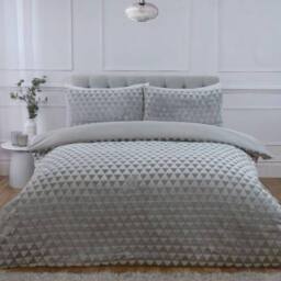 Rapport Home Diamond Cut Teddy Polyester Fleece Duvet Cover Set with Pillowcase in Silver - Size: Single