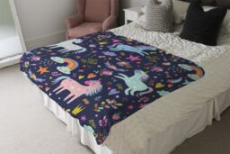 Benjamin Tate Design unicorns on navy Designer Blanket in Natural - Size: 120 cm x 150 cm - thumbnail 4