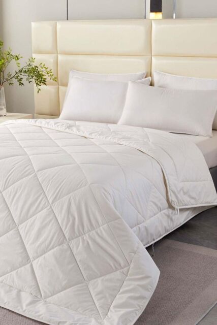 Homescapes Premium Heavy Wool Duvet Warm & Washable in White - Size: Super King - image 1