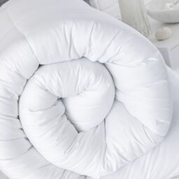 Snug City Autumn 10.5 Tog Microfibre Soft Like Down Duvet With Non Allergenic Hollowfibre Filling in White - Size: Single - thumbnail 4