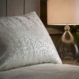 Portfolio Home Marseilles Printed Velvet Metallic Duvet Cover Quilt Set Pillowcase in Cream - Size: Single - thumbnail 2